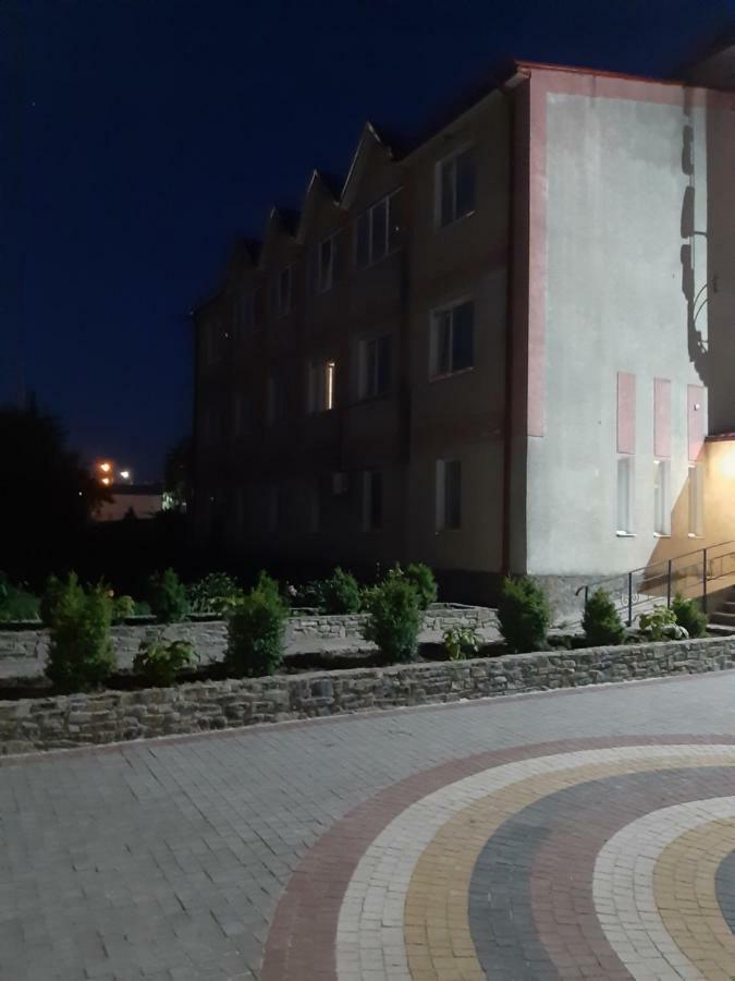 Готель Адріана Dunaivtsi Zewnętrze zdjęcie